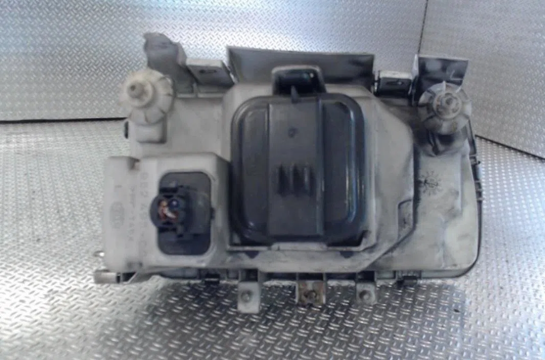 Phare gauche Volkswagen POLO III (6N1) 75 1.6 (1994-1999) occasion