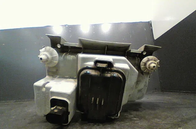 Phare gauche Volkswagen POLO III (6N1) 75 1.6 (1994-1999) occasion