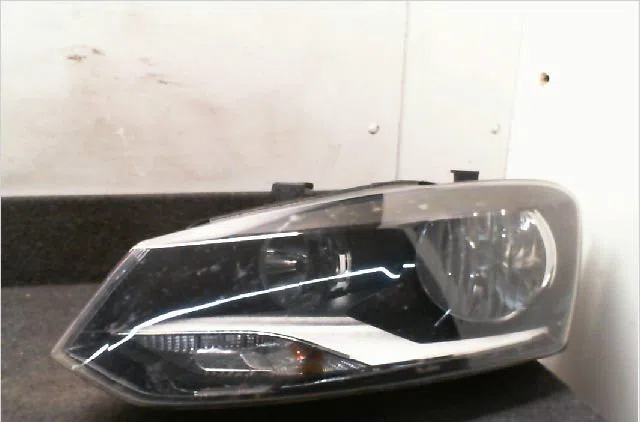 Phare gauche Volkswagen POLO V (6R1, 6C1) 1.2 (2009) occasion