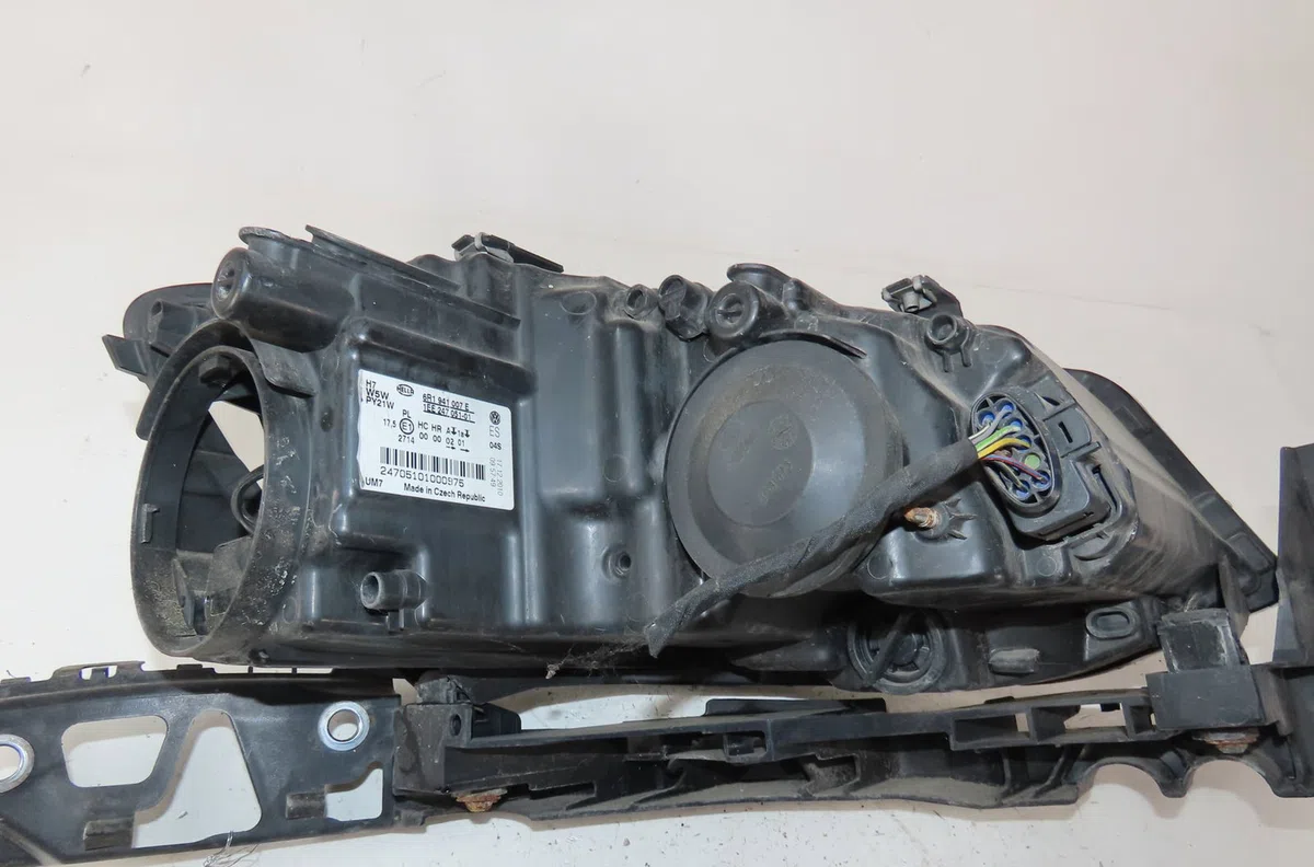 Phare gauche Volkswagen POLO V (6R1, 6C1) 1.6 tdi (2009) 5 portes occasion