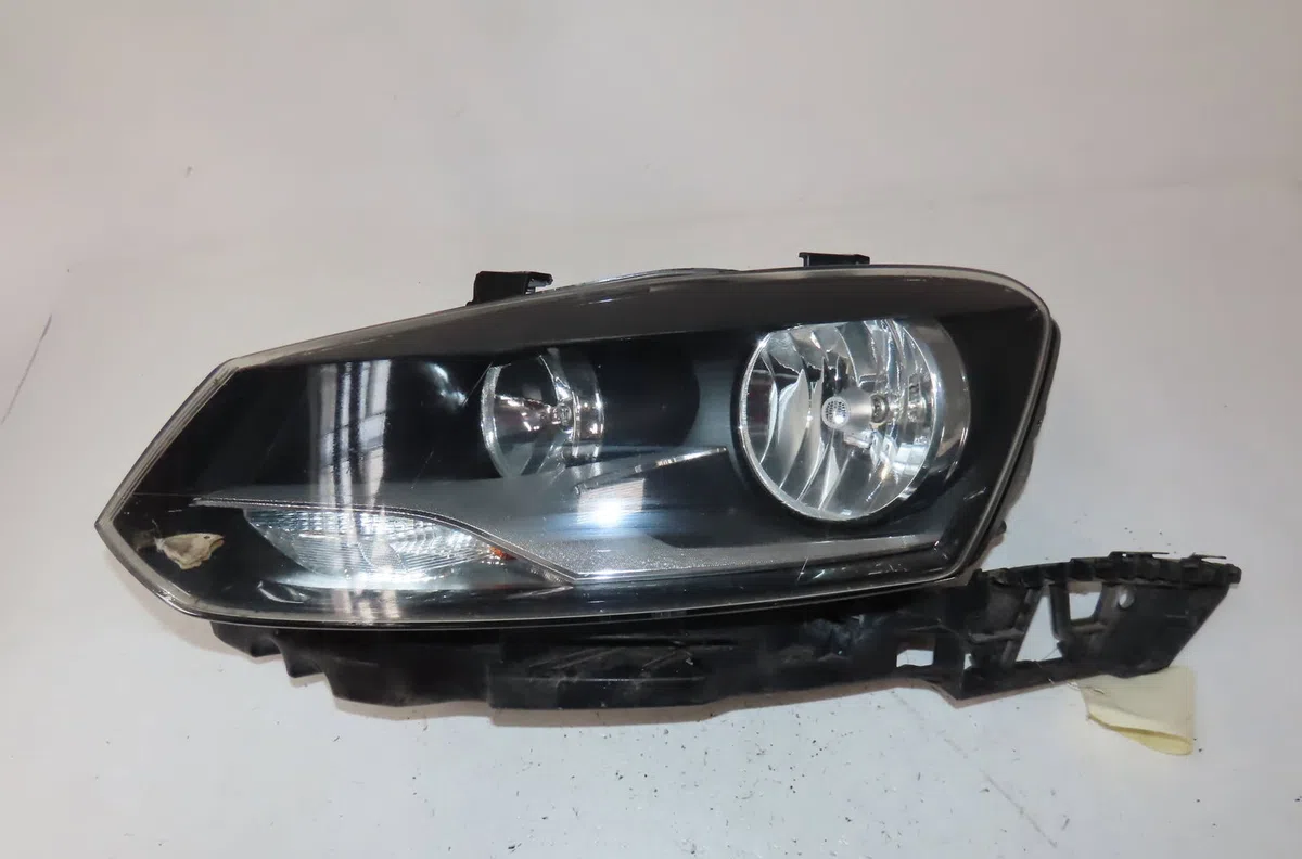 Phare gauche Volkswagen POLO V (6R1, 6C1) 1.6 tdi (2009) 5 portes occasion