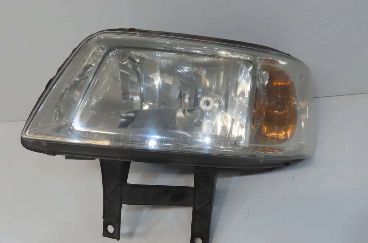 Phare gauche VOLKSWAGEN TRANSPORTER V 2004 occasion