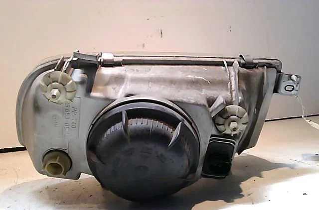 Phare gauche VOLKSWAGEN VENTO occasion