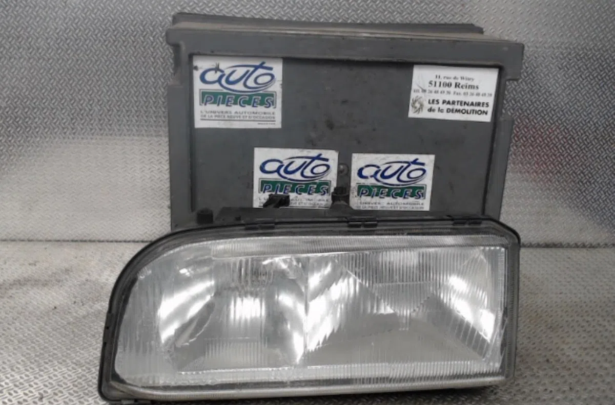 Phare gauche Volvo 850 Break (855) 2.5 tdi (1995-1996) occasion