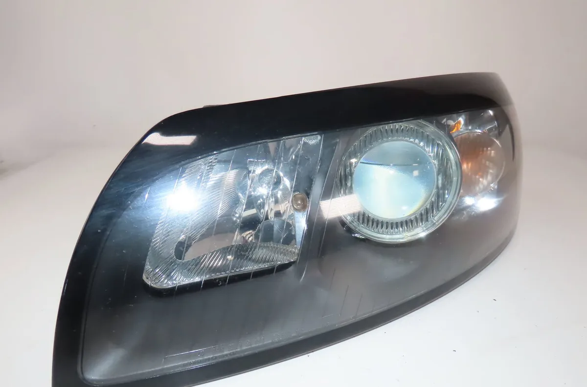 Phare gauche Volvo C30 (533) 2.0 d (2006-2012) occasion