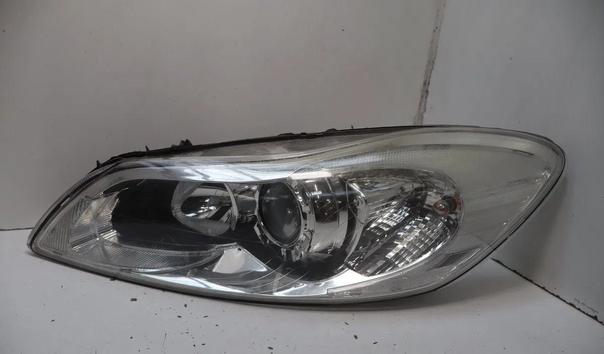 Phare gauche Volvo C30 (533) D3 (2010-2012) occasion