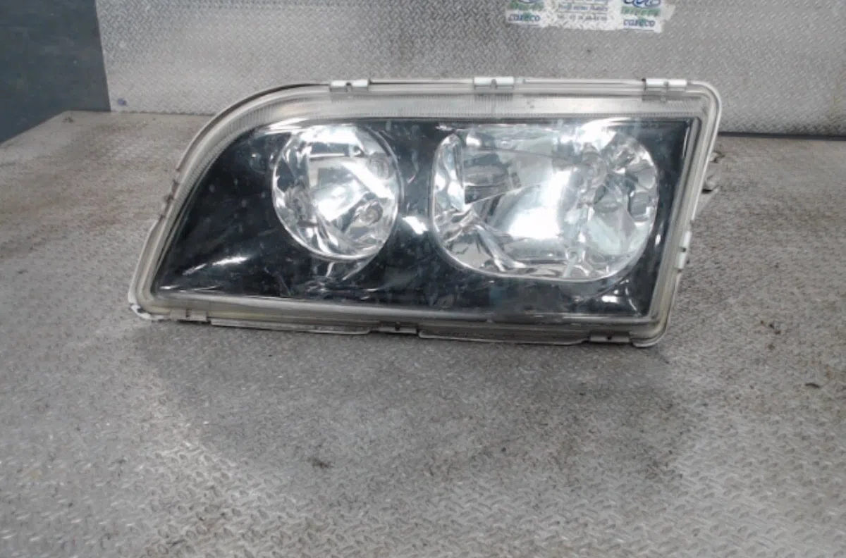 Phare gauche Volvo V40 Break (645) 1.9 di (2000-2004) occasion