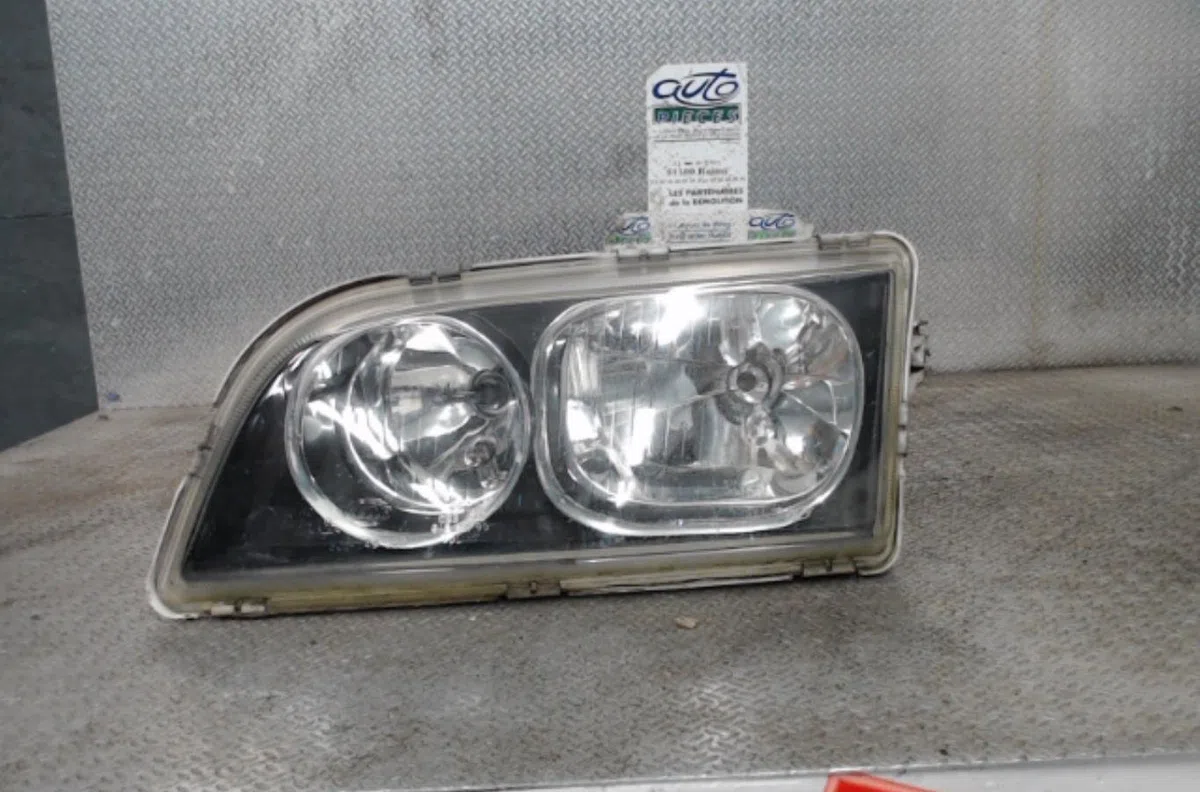 Phare gauche Volvo V40 Break (645) 2.0 t (1997-2000) occasion