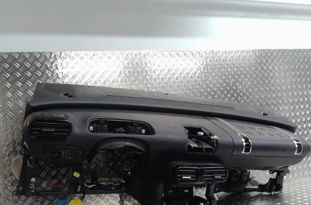 Planche de bord Citroen C4 CACTUS 1.6 bluehdi 100 (2014) occasion