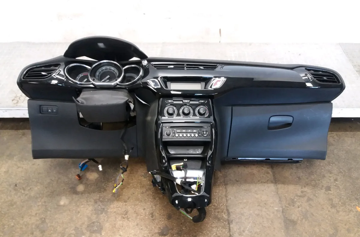 Planche de bord Citroen DS3 (SA_) 1.6 hdi 90 (2009-2015) 3 portes occasion