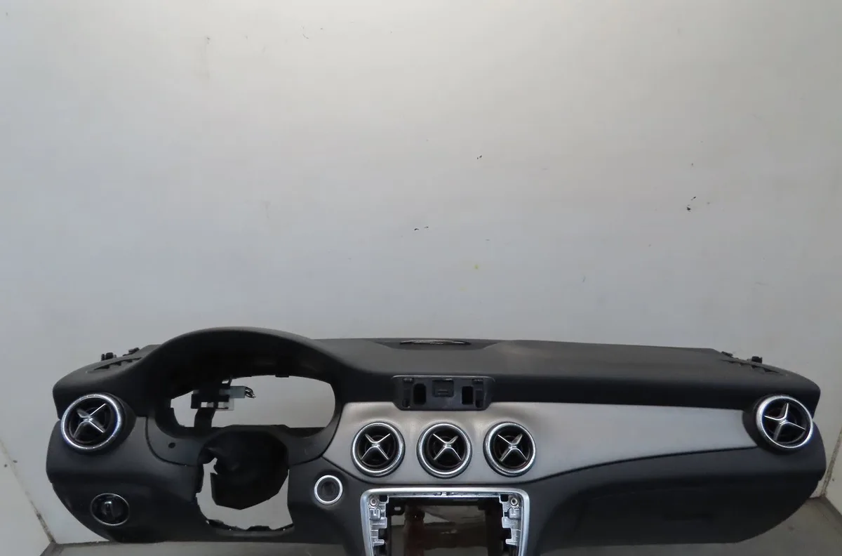 Planche de bord Mercedes-benz CLA Shooting Brake (X117) Cla 180 (117.942) (2015-2019) occasion