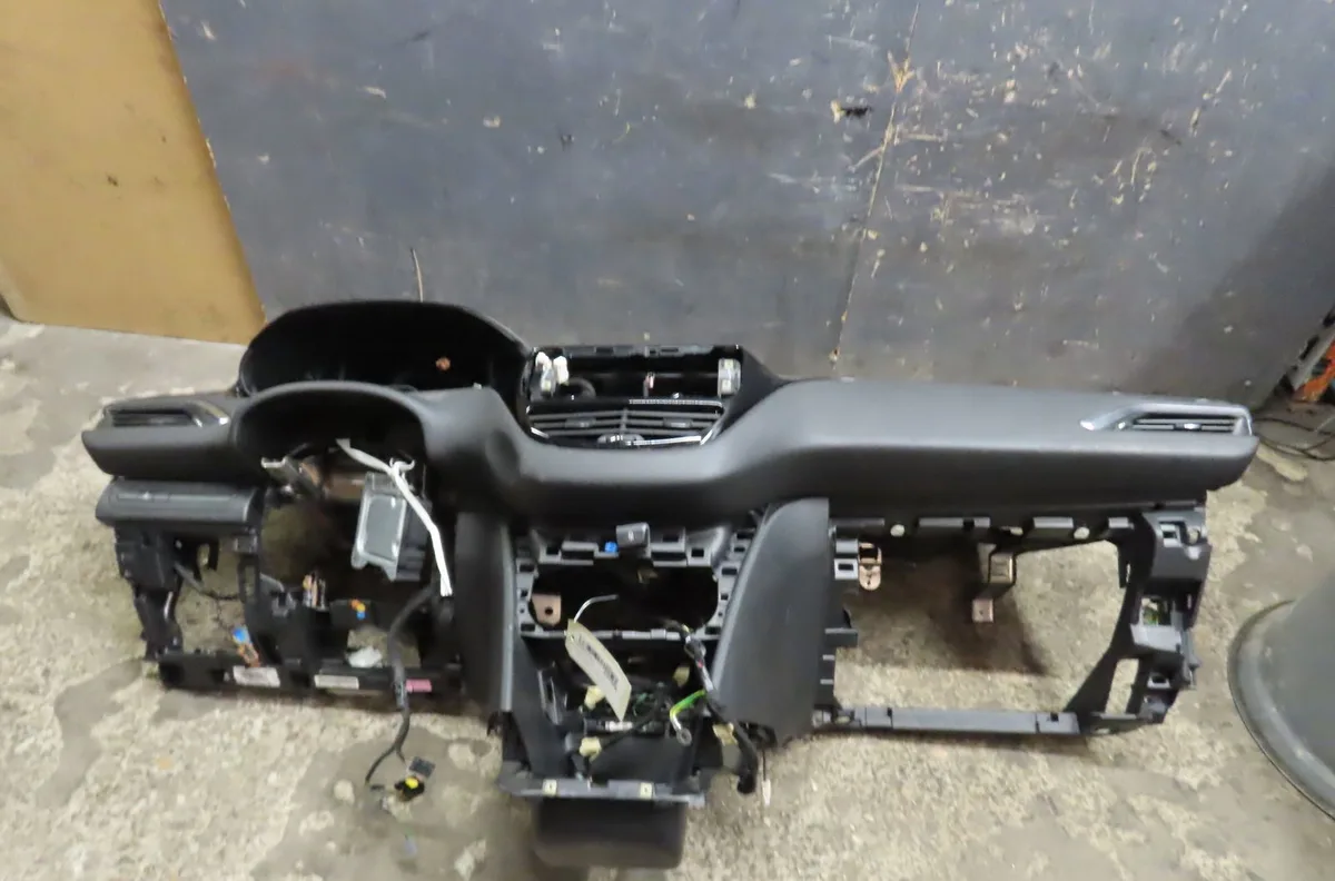 Planche de bord PEUGEOT 208 2012 occasion