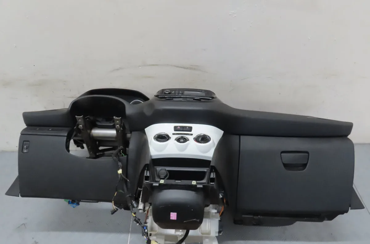 Planche de bord Peugeot 208 I (CA_, CC_) 1.0 (2012) occasion