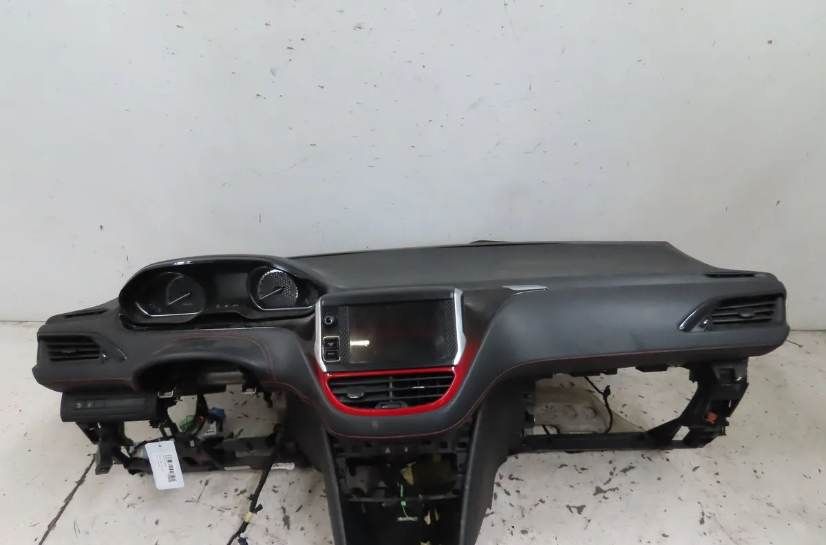 Planche de bord Peugeot 208 I (CA_, CC_) 1.6 gti (2012) occasion