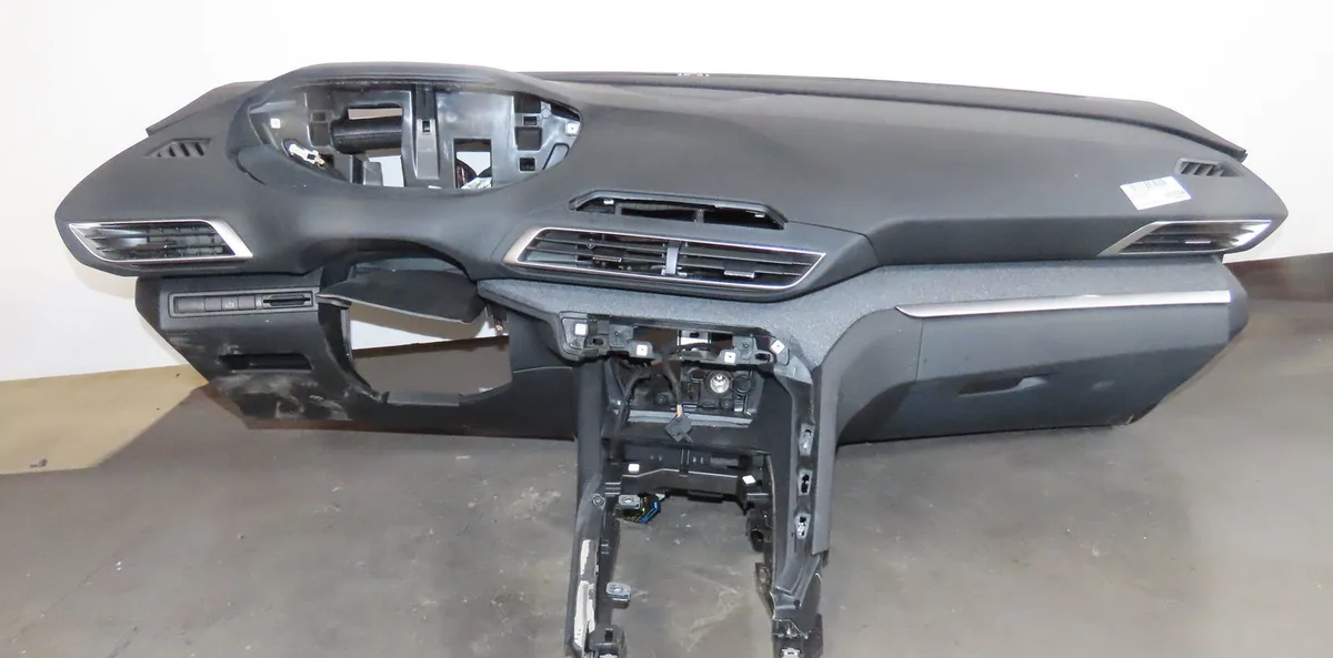 Planche de bord Peugeot 3008 SUV (MC_, MR_, MJ_, M4_) 1.2 thp- puretech 130 (mrhnsm, mrhnsu, mrhnsj, mrhnyw,... (2016) o