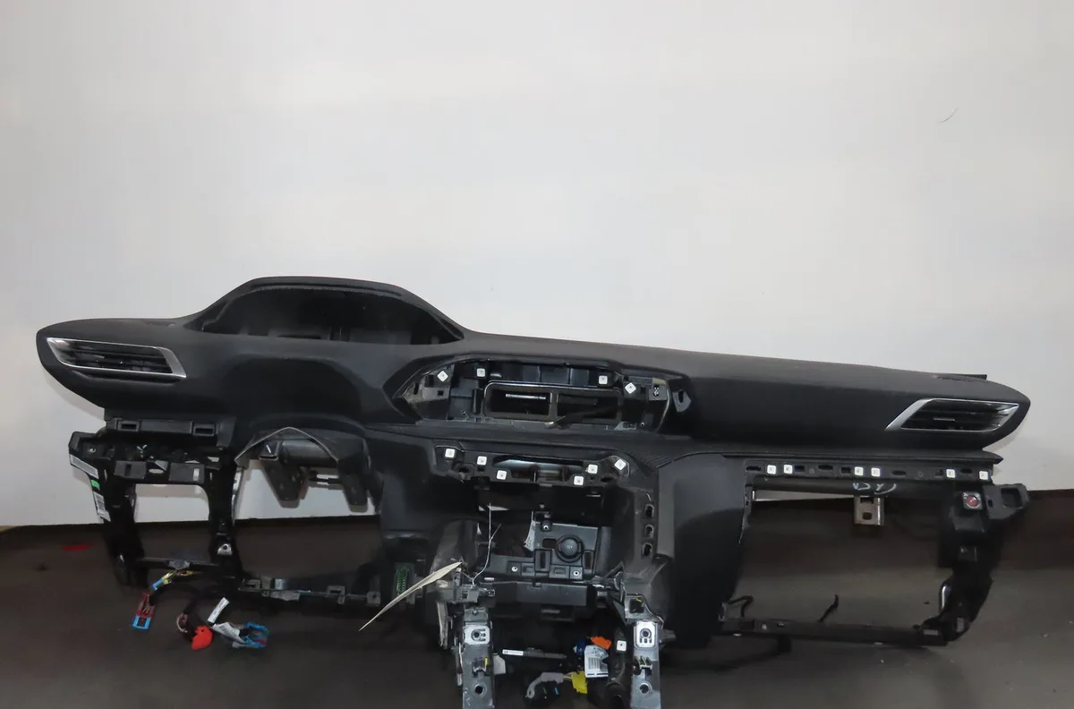 Planche de bord Peugeot 5008 II (MC_, MJ_, MR_, M4_) 1.5 bluehdi 130 (mcyhzj, mcyhzr, mcyhzx) (2018) occasion