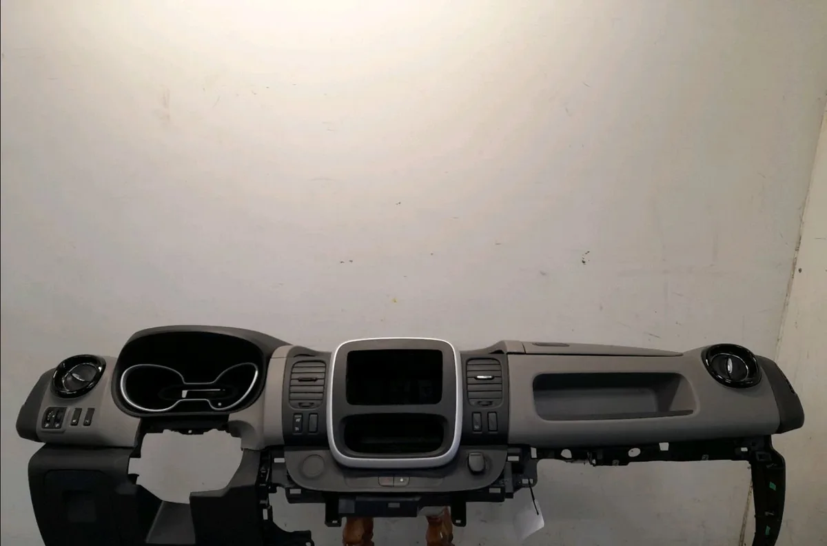 Planche de bord Renault TRAFIC III Camionnette (FG_) 1.6 dci 115 (fgmd) (2014) occasion
