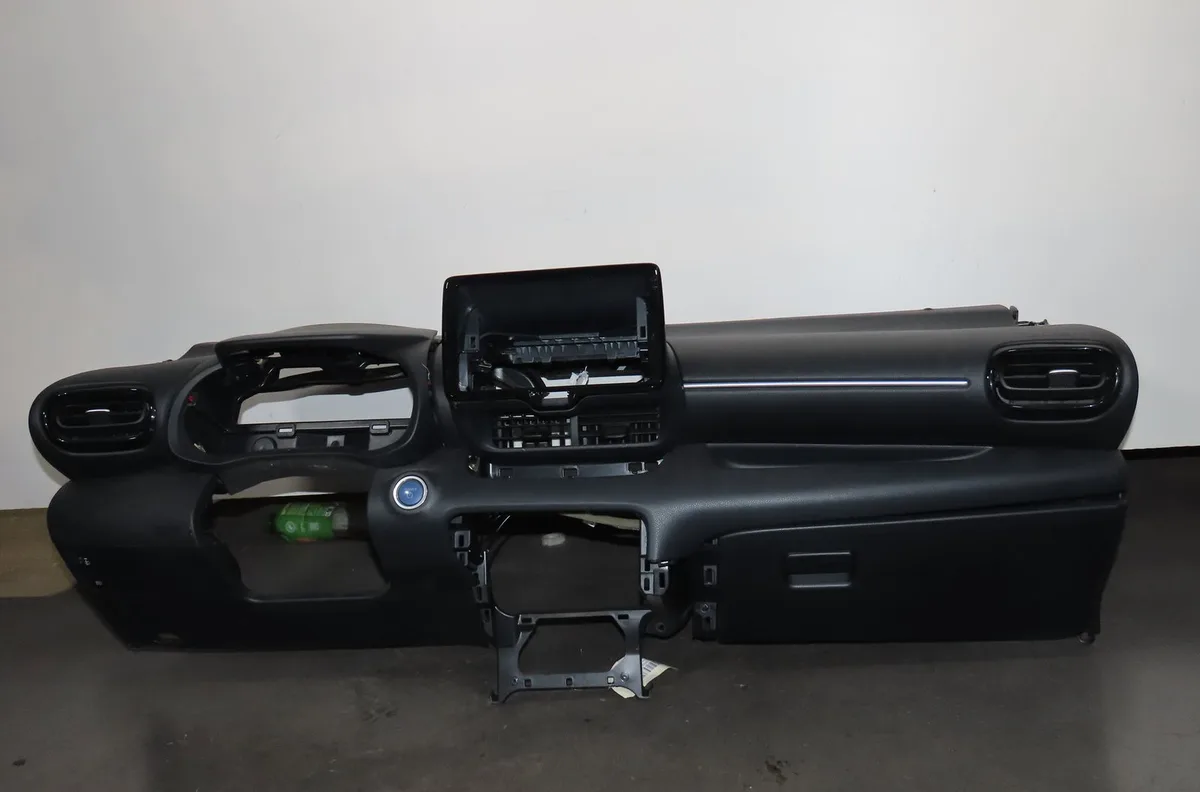 Planche de bord Toyota YARIS (_P21_, _PA1_, _PH1_) 1.5 hybrid (mxph10, mxph11) (2020) 5 portes occasion