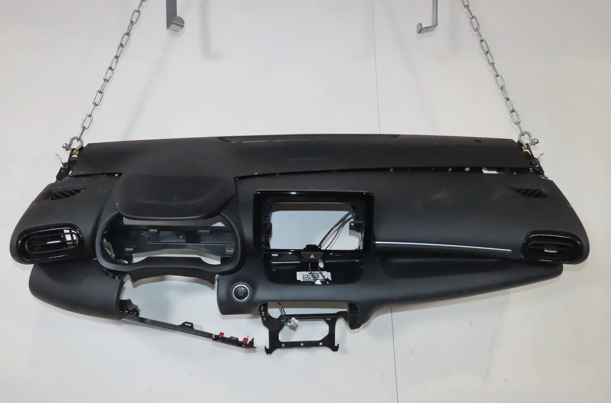 Planche de bord Toyota YARIS (_P21_, _PA1_, _PH1_) 1.5 (mxpa11) (2020) occasion