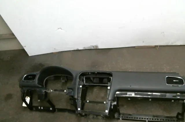 Planche de bord Volkswagen GOLF VI (5K1) 1.6 tdi (2009-2012) 5 portes occasion