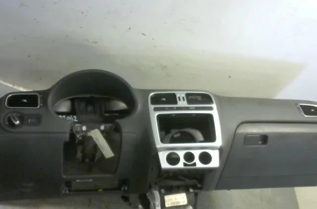 Planche de bord Volkswagen POLO V (6R1, 6C1) 1.6 tdi (2009) 5 portes occasion