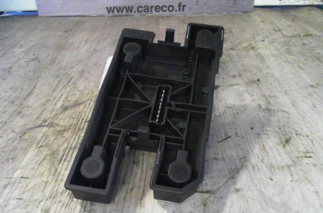 Platine feu ard Renault CLIO I (B-C57_, 5-357_) 1.2 (b-c-s57a, b-c57s, 5-357f, 5-357j, 5-357l, 5-357r) (1990-1998) 5 por