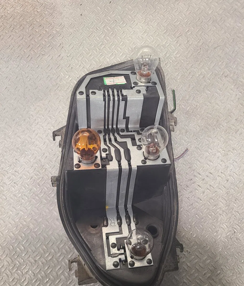 Platine feu ard Renault CLIO III (BR0-1, CR0-1) 1.2 16v (br02, br0j, br11, cr02, cr0j, cr11) (2005-2014) 5 portes occasi