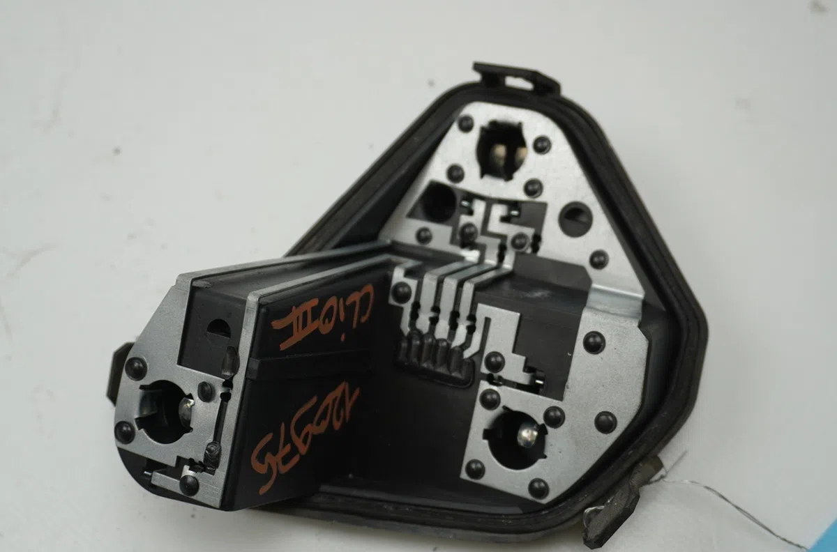Platine feu ard Renault CLIO III Grandtour (KR0-1_) 1.2 16v (kr0p) (2007-2012) occasion