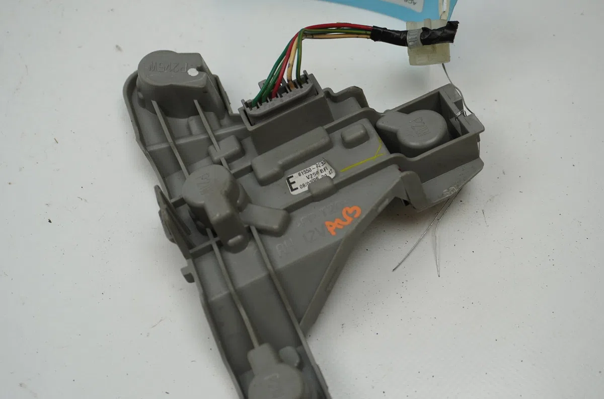 Platine feu ard Toyota COROLLA (_E12_) 1.4 d (nde120_) (2004-2007) 5 portes occasion