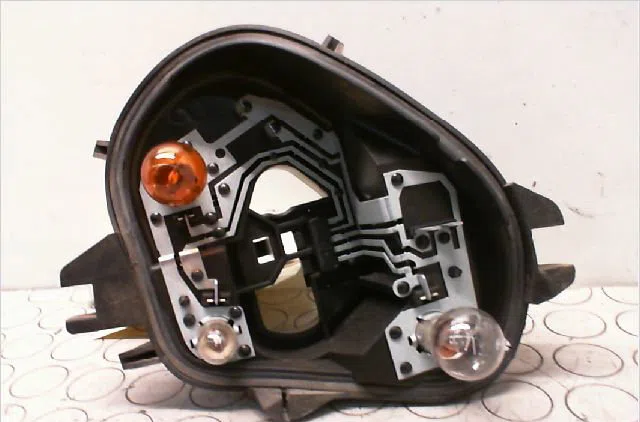 Platine feu arg Peugeot 208 I (CA_, CC_) 1.4 hdi (2012) 3 portes occasion