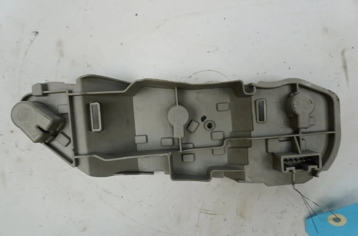 Platine feu arg Toyota COROLLA Verso (ZER_, ZZE12_, R1_) 2.2 d-4d (aur10_) (2005-2009) 5 portes occasion