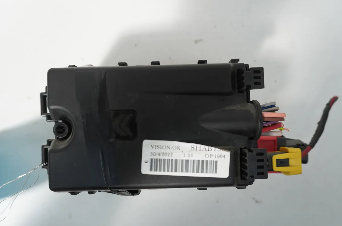 Platine fusible ar Peugeot 508 SW II (FC_, FJ_, F4_) 1.5 bluehdi 130 (2018) occasion