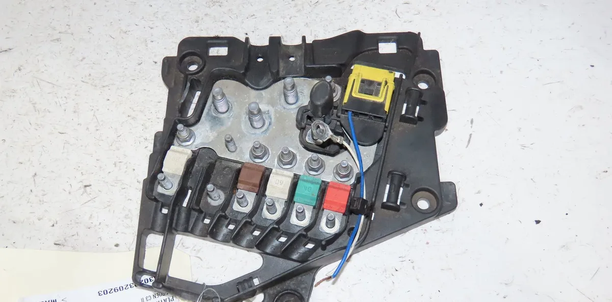 Platine fusible av Citroën C3 II (SC_) 1.4 hdi 70 (sc8hzc, sc8hr0, sc8hp4) (2009) 5 portes occasion