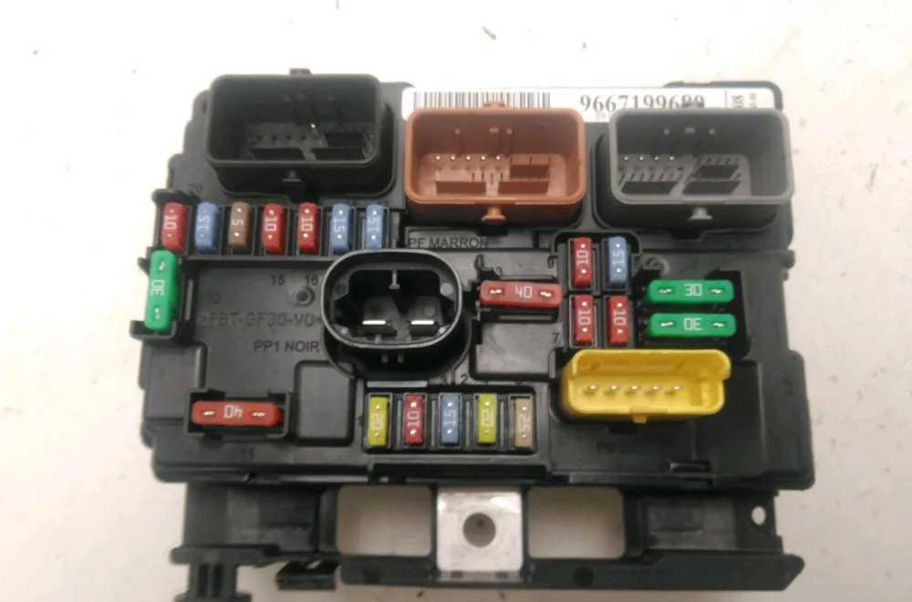 Platine fusible av Citroen C3 PICASSO (SH_) 1.6 bluehdi 100 (2015) occasion