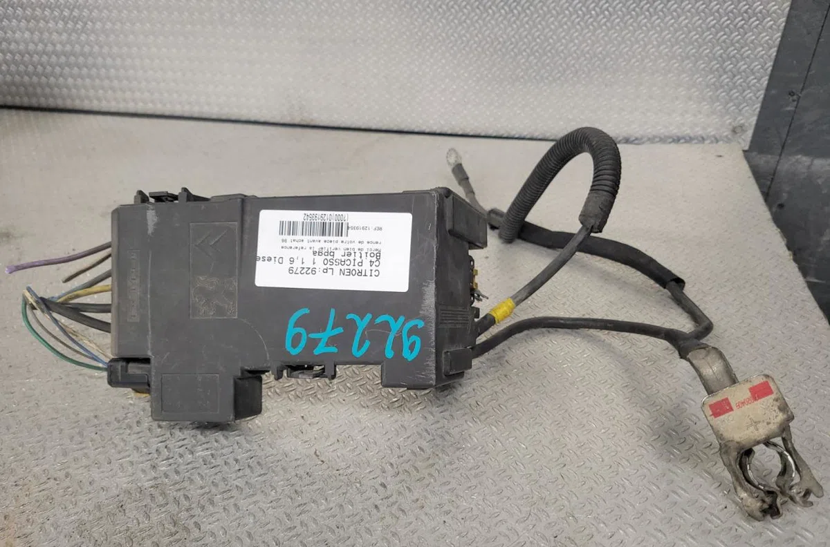 Platine fusible av Citroen C4 PICASSO I Monospace (UD_) 1.6 hdi (2007-2013) 5 portes occasion
