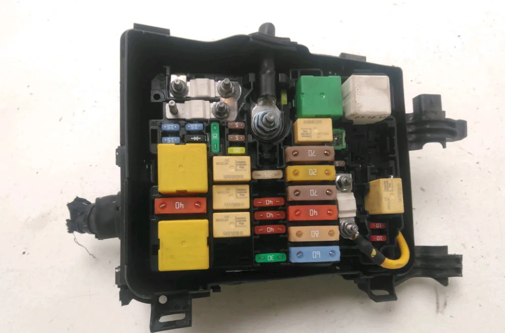 Platine fusible av Citroen C4 PICASSO II 1.2 thp 130 (2014) occasion