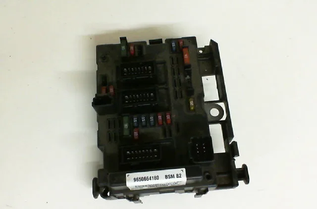 Platine fusible av PEUGEOT 307 Phase 1 04-2001--06-2005 occasion