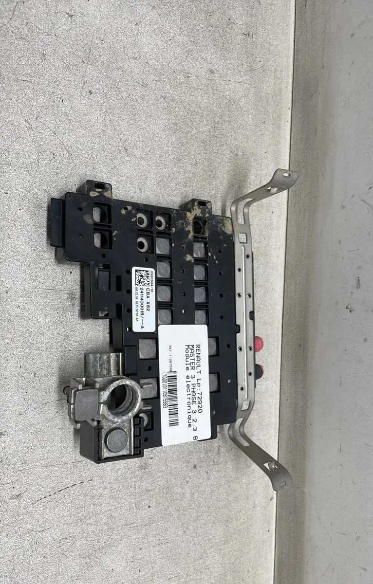 Platine fusible av Renault MASTER III Camionnette (FV) 2.3 dci 135 fwd (fv0n, fv08) (2014) occasion