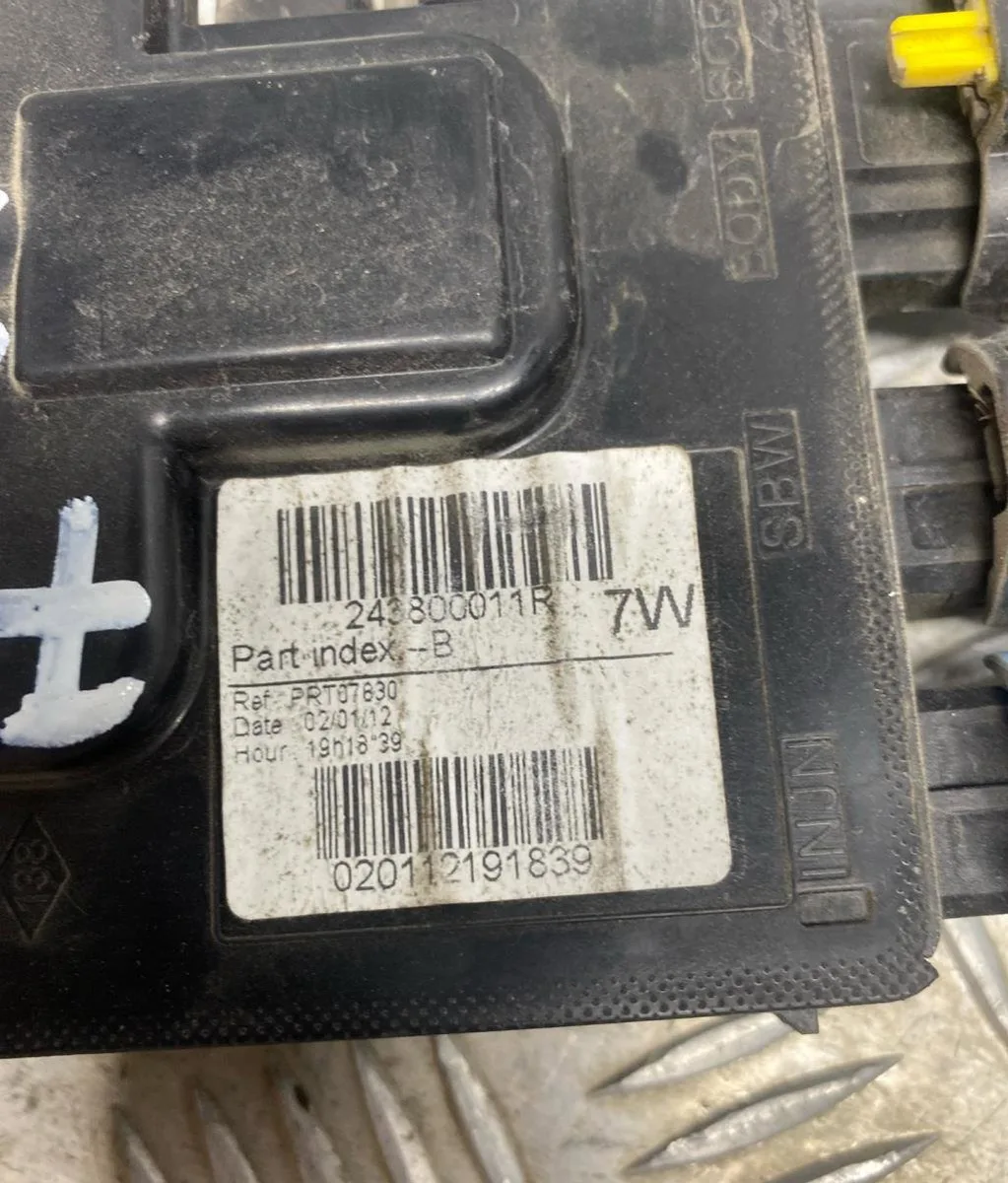 Platine fusible av RENAULT MEGANE 3 PHASE 1 BREAK occasion