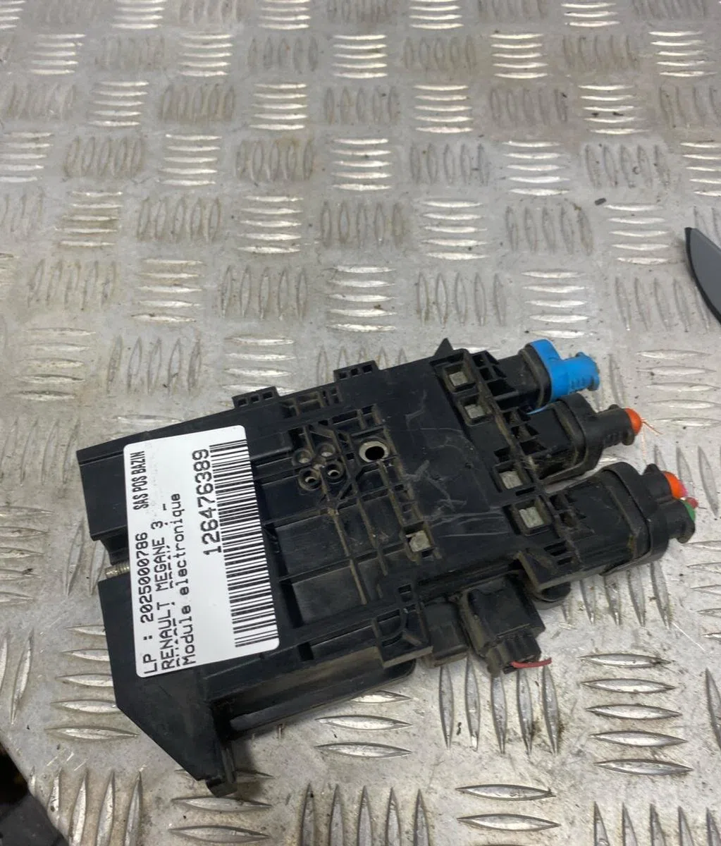Platine fusible av RENAULT MEGANE 3 PHASE 1 BREAK occasion