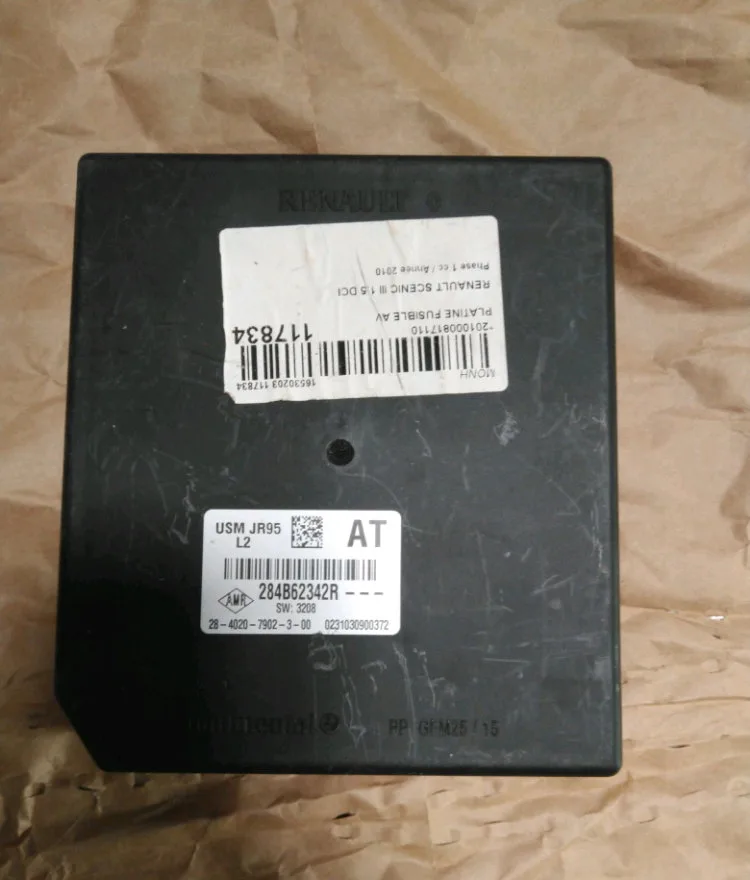 Platine fusible av RENAULT SCENIC III 2010 occasion