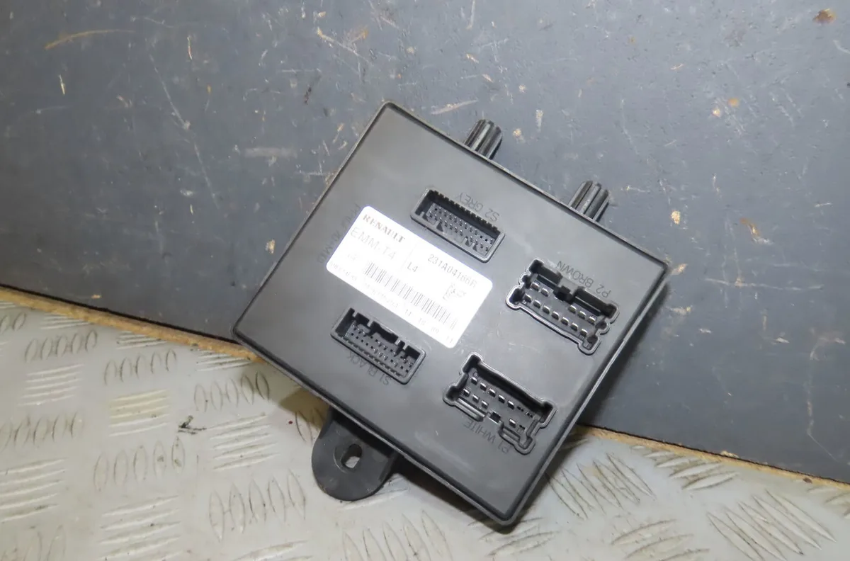 Platine fusible av Renault TWINGO III (BCM_, BCA_) 1.0 sce 70 (2014) 5 portes occasion