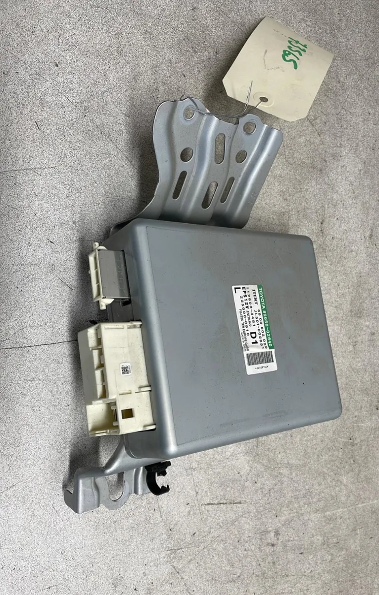 Platine fusible av Toyota AURIS (_E15_) 1.8 hybrid (zwe150_) (2010-2012) occasion
