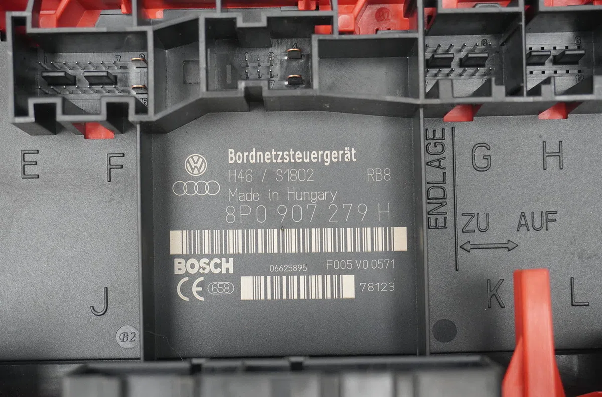 Platine fusible habitacle Audi TT (8J3) 2.0 tfsi (2006-2010) occasion