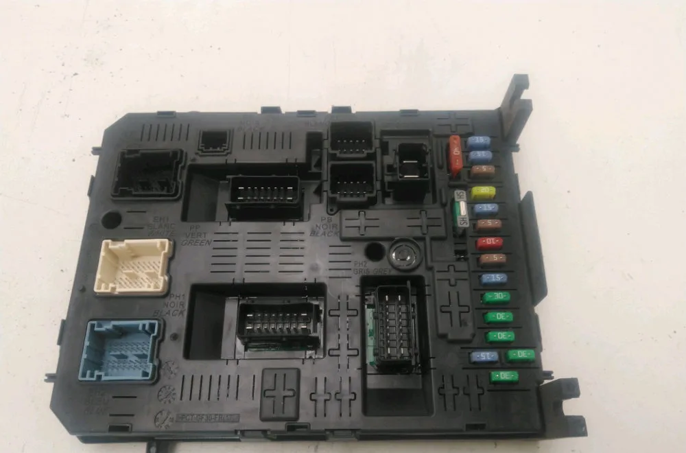 Platine fusible habitacle Citroen C4 PICASSO I Monospace (UD_) 1.6 hdi 110 (2010-2013) 5 portes occasion