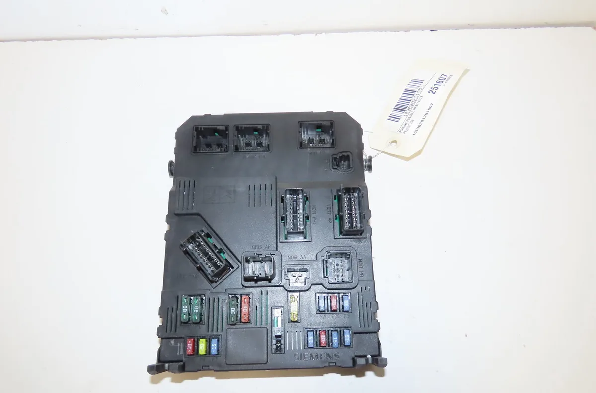 Platine fusible habitacle Peugeot 206 3-5 portes (2A-C) 2.0 rc (2003-2007) occasion