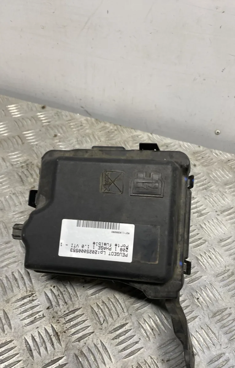 Platine fusible habitacle PEUGEOT 208 1 PHASE 1 occasion