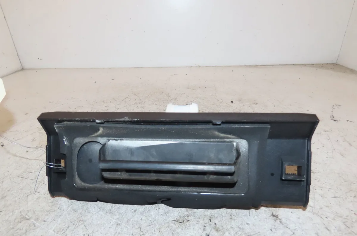 Poignee ext hayon Peugeot 206 (2L_, 2M_) 1.4 i (2lkfwa, 2mkfwa) (2009-2013) 3 portes occasion