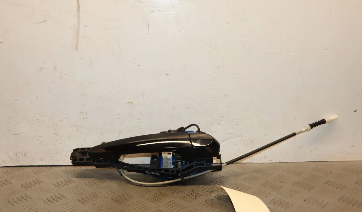 Poignee ext porte ard Bmw 1 (F20) 116 i (2015-2019) occasion