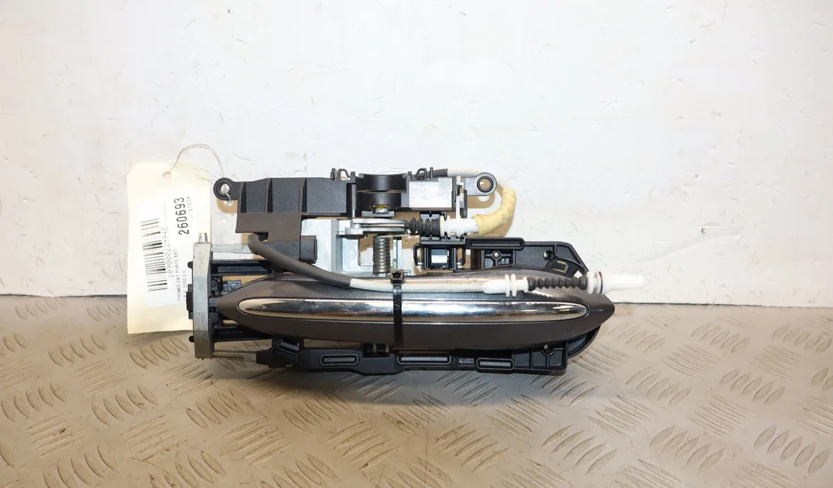 Poignee ext porte ard Bmw 5 (F10) 530 d xdrive (2011-2016) occasion